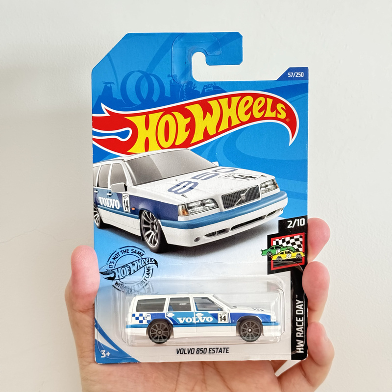 Hot Wheels Car Volvo Station Wagon 850 Estate