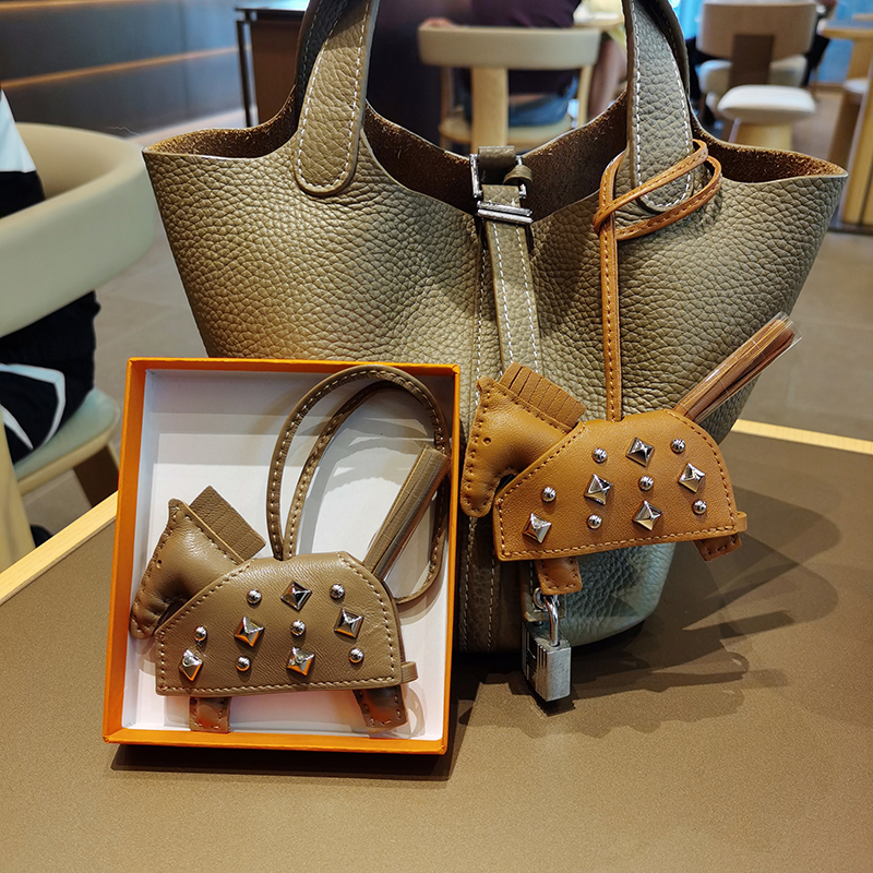 H Brand Small Horse Pendant Car Keychain Handmade Genuine Leather New Style Rivet War Horse Bag Charm