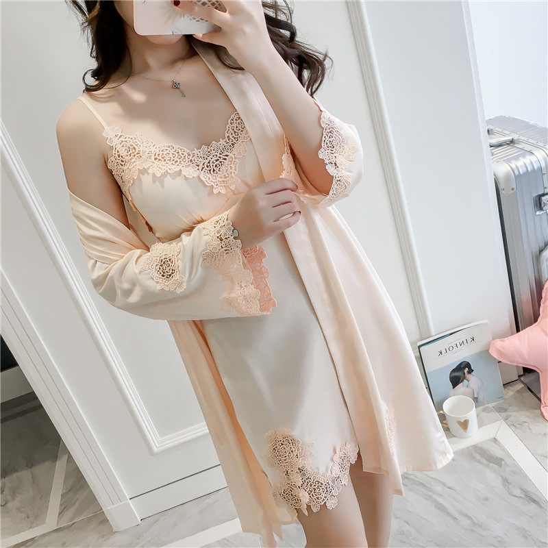 Pyjamas mùa hè của phụ nữ với ngực pad thu thập lụa sexy băng lụa thêu dây đeo nightdress áo choàng dịch vụ nhà hai mảnh