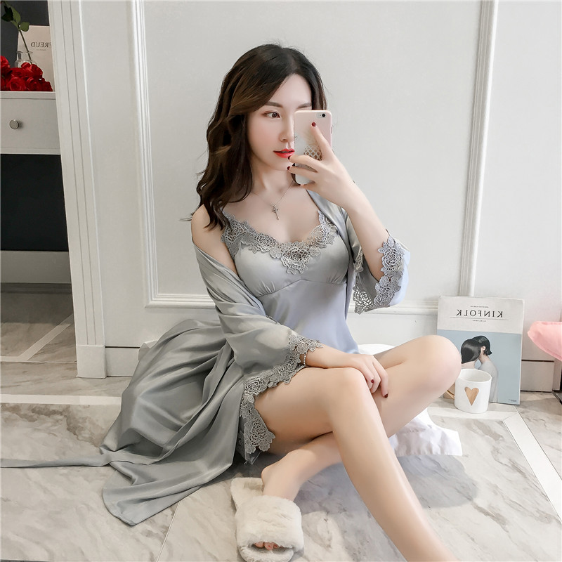 Pyjamas mùa hè của phụ nữ với ngực pad thu thập lụa sexy băng lụa thêu dây đeo nightdress áo choàng dịch vụ nhà hai mảnh