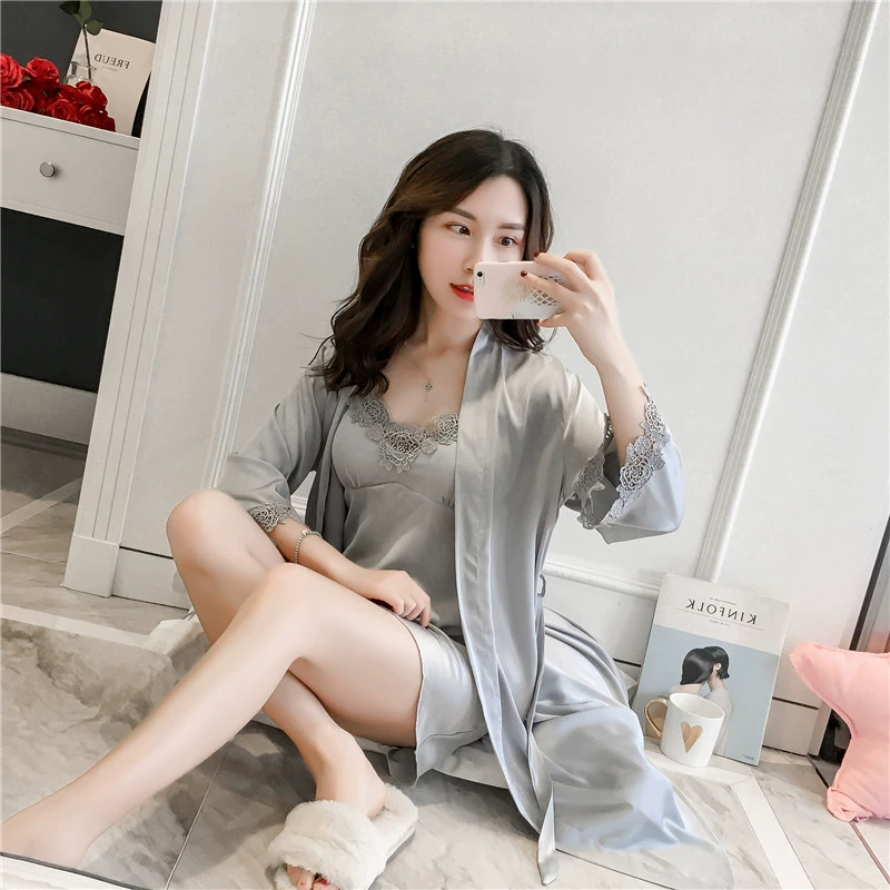 Pyjamas mùa hè của phụ nữ với ngực pad thu thập lụa sexy băng lụa thêu dây đeo nightdress áo choàng dịch vụ nhà hai mảnh