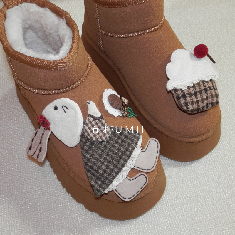 Melaad Ugg Snow Boots Decorated with Animal Plush Bunny Dolls, Niche High-End Shoe Charms, DIY Shoe Buckles Melaad Ugg Snow Boots Decorated with Animal Plush Bunny Dolls, Niche High-End Shoe Charms, DIY Shoe Buckles