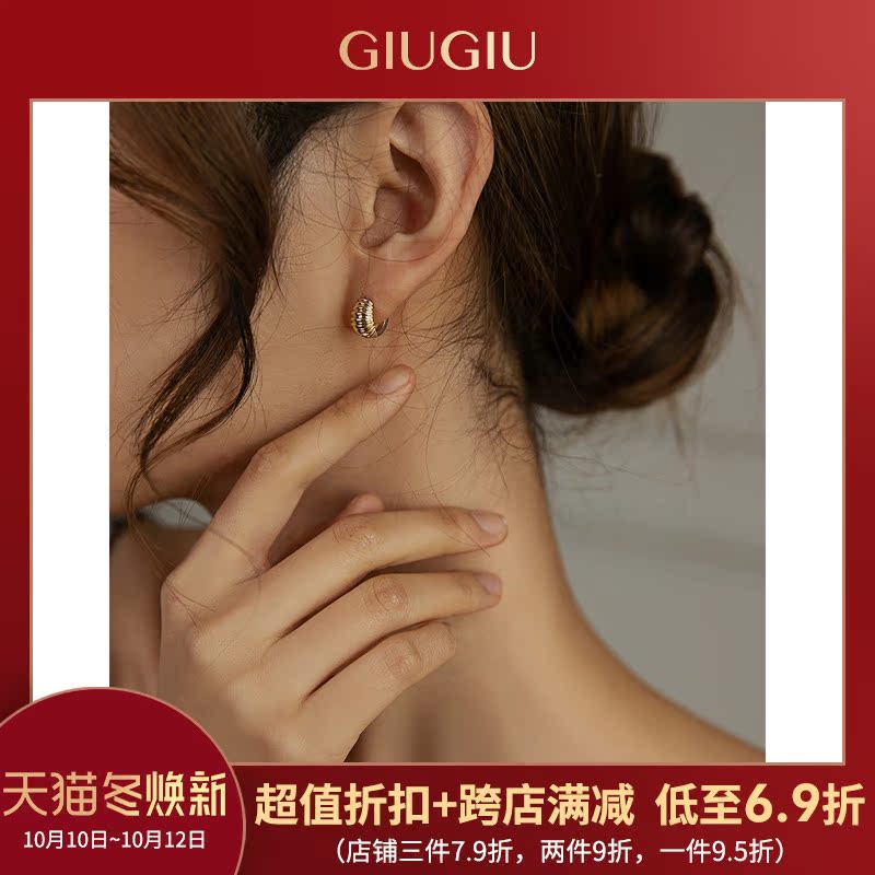 Simple cold wind retro earrings exquisite small ear needles female summer temperament high-end earrings niche design ear buckles