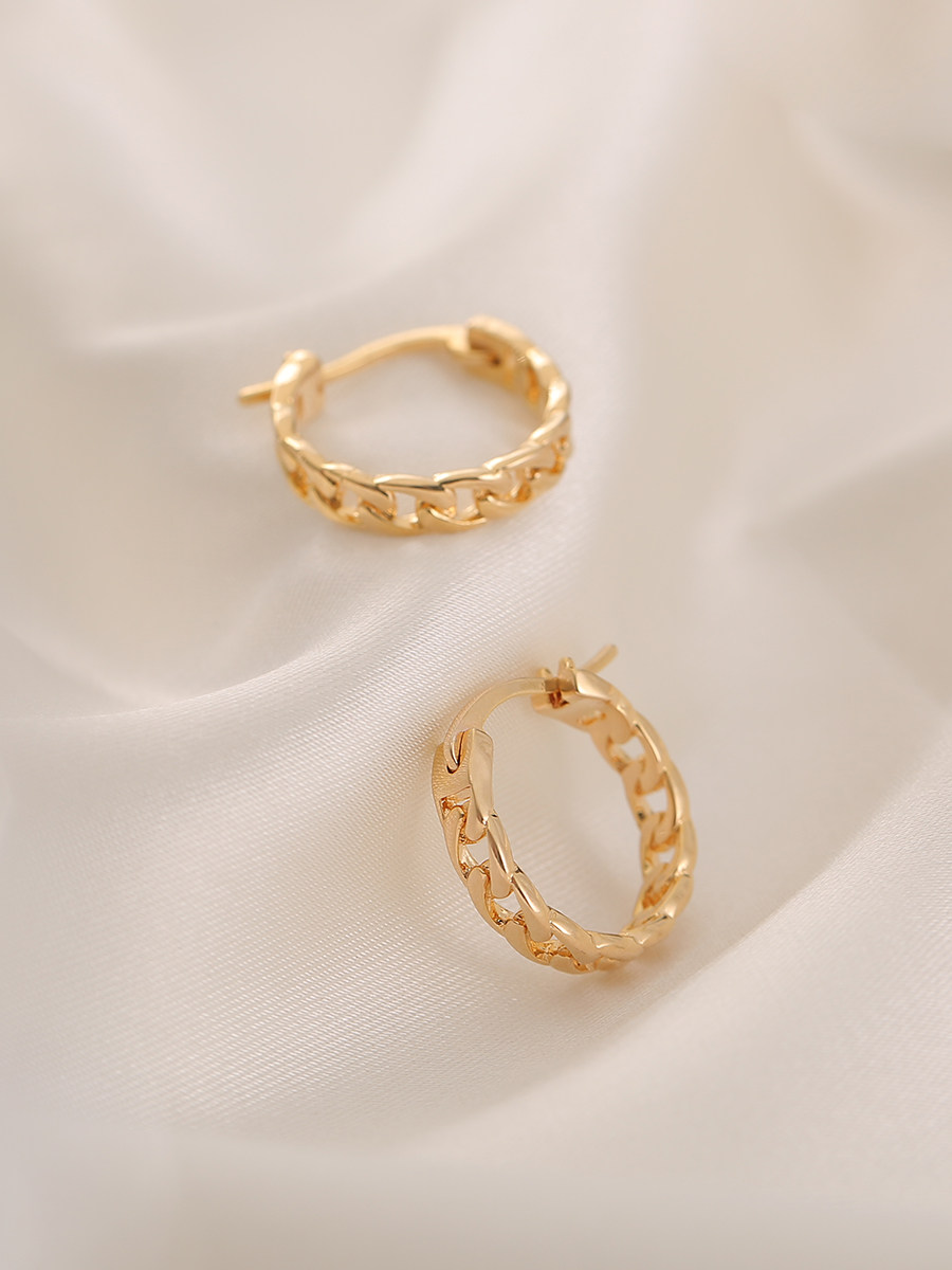 European and American circle earrings 2020 new fashion small ear ring retro port wind stud earrings women's circle ear ornaments niche ear buckle