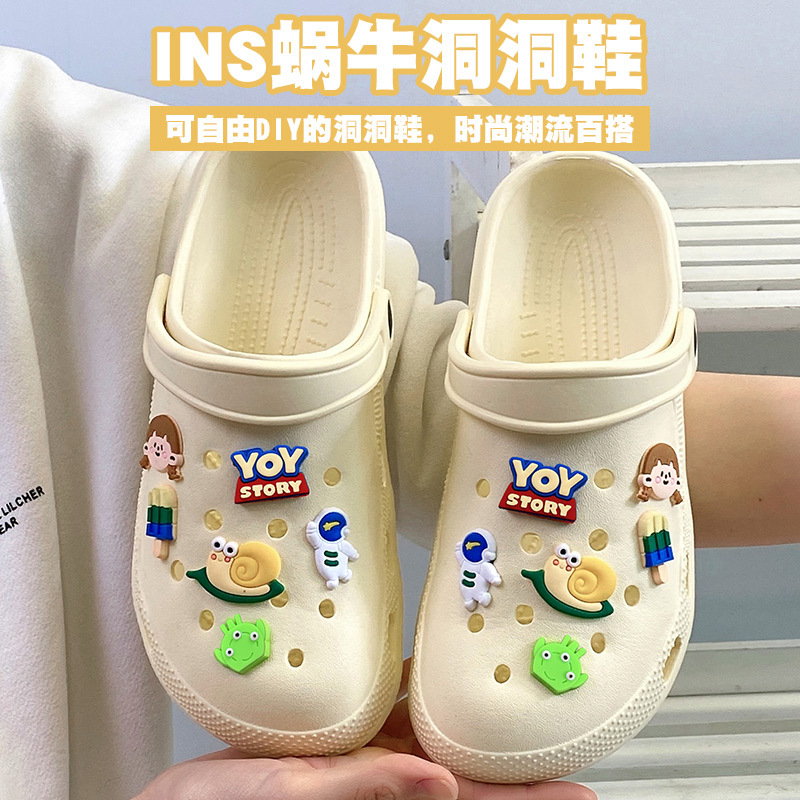 Cute Cartoon DIY Thick-Soled Non-Slip Breathable Summer Clogs for Women, Trendy Closed-Toe Sandals for Indoor and Outdoor Use Cute Cartoon DIY Thick-Soled Non-Slip Breathable Summer Clogs for Women, Trendy Closed-Toe Sandals for Indoor and Outdoor Use