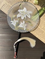 Round lily group fan Moxi piercing pupil Guan Hanfu joint style Hanfu cheongsam catwalk dance hand accompaniment gift hand shake