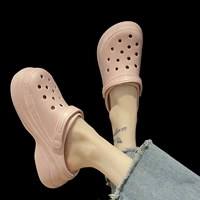 Розовые классические туфли пещеры