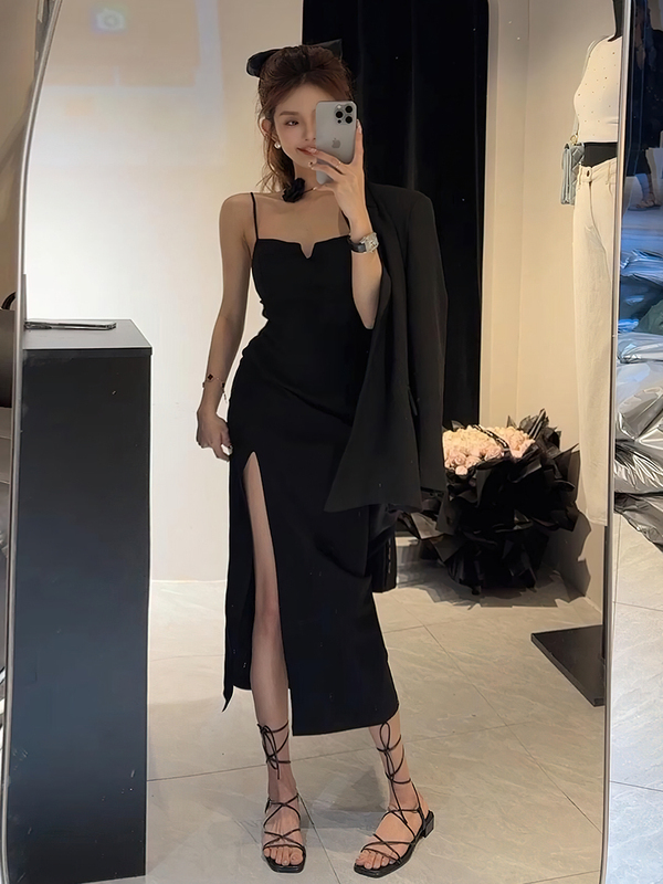 French-Style Little Black Dress, Feminine Goddess Style, Small V-Neck Spaghetti Strap Dress, New Side-Slit One-Step Long Skirt for Summer French-Style Little Black Dress, Feminine Goddess Style, Small V-Neck Spaghetti Strap Dress, New Side-Slit One-Step Long Skirt for Summer