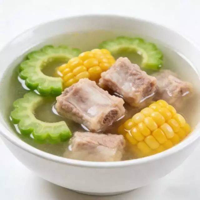 苦瓜玉米排骨汤——滋阴润燥，降糖补虚