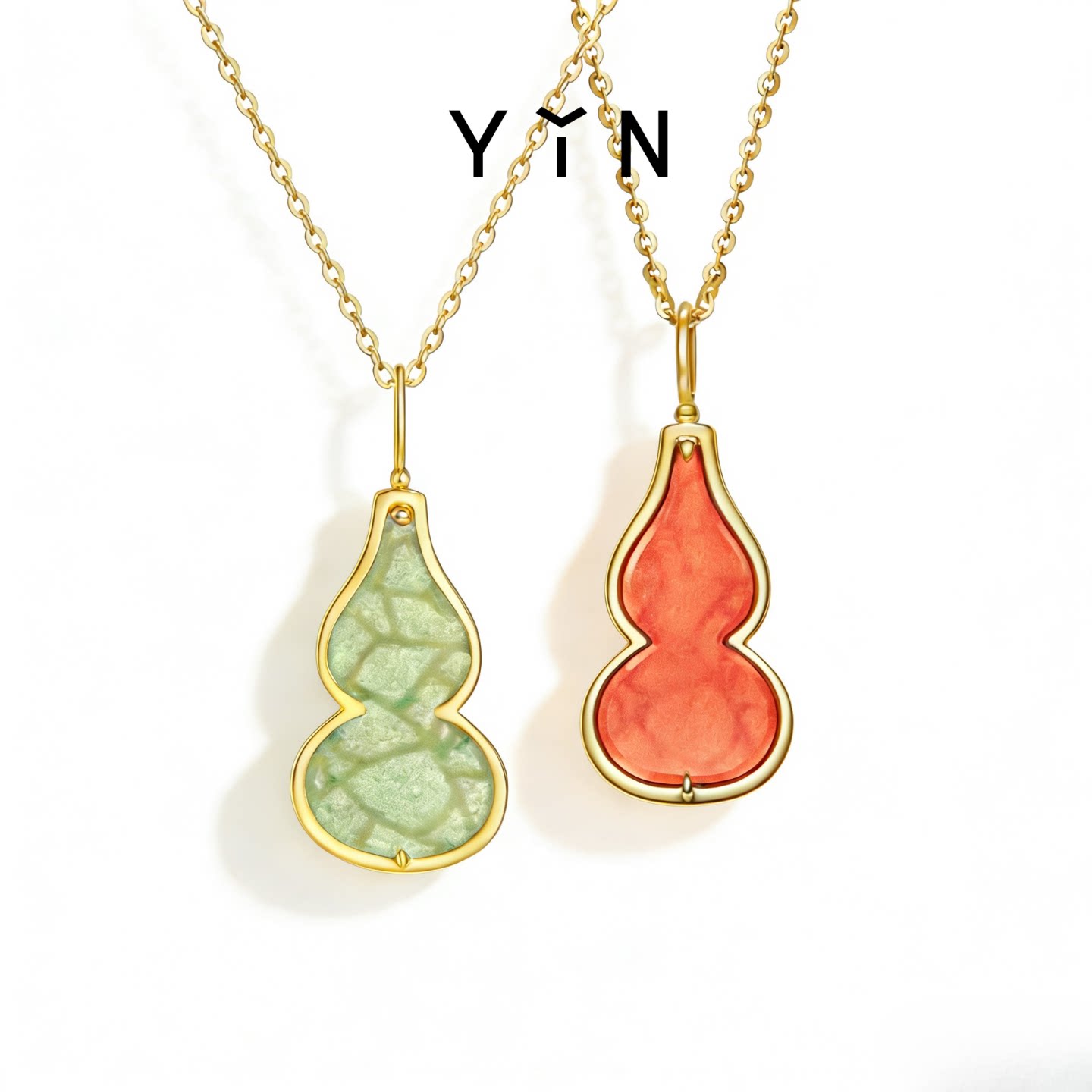 YINの「Yi」小型アイスゴーヤ18Kゴールドネックレス、ゴーヤペンダント付き、リバーシブルデザイン、ガールフレンドへのプレゼントに最適