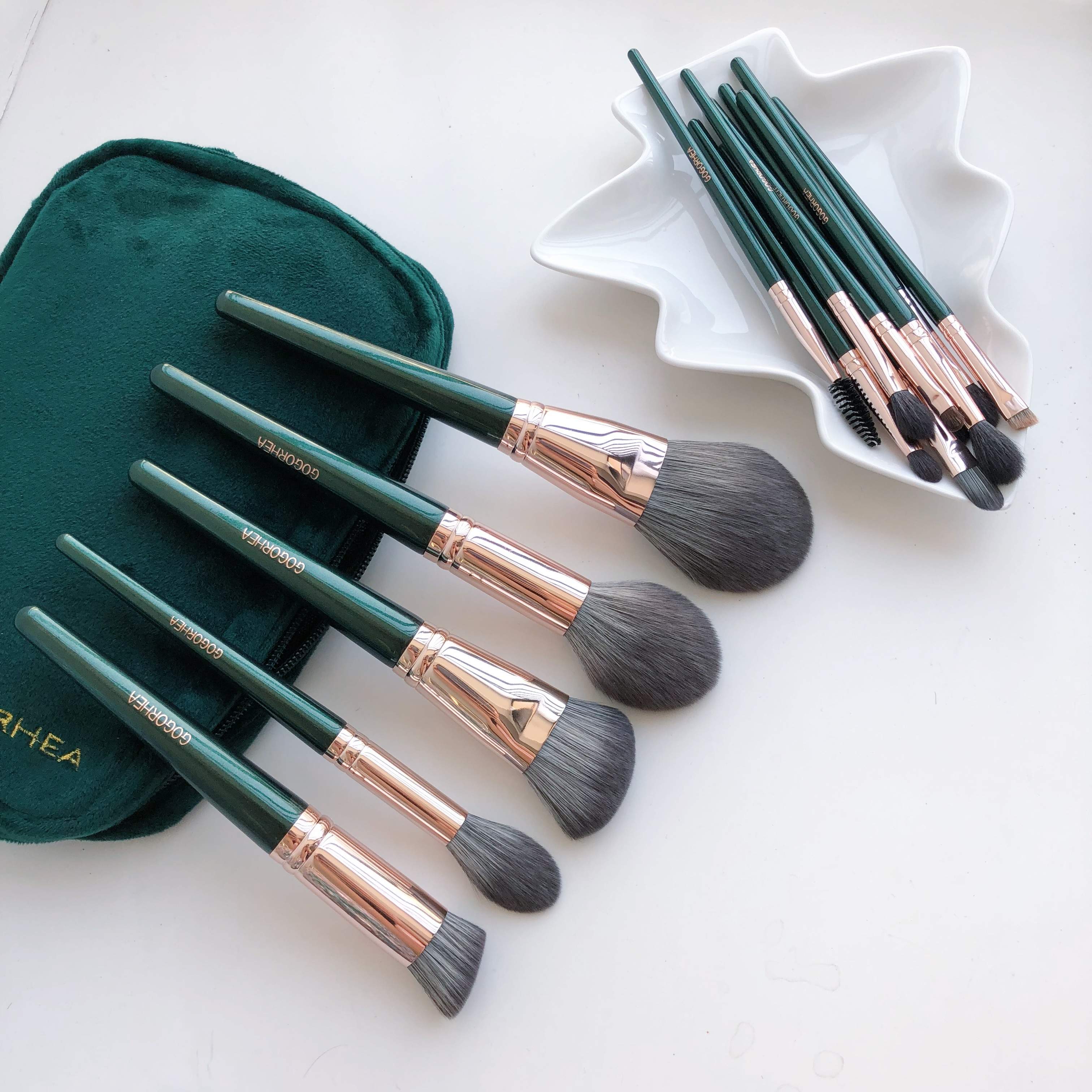 14 full sets of super soft and non-shedding retro green light makeup brushes for beginners professional brush bag set