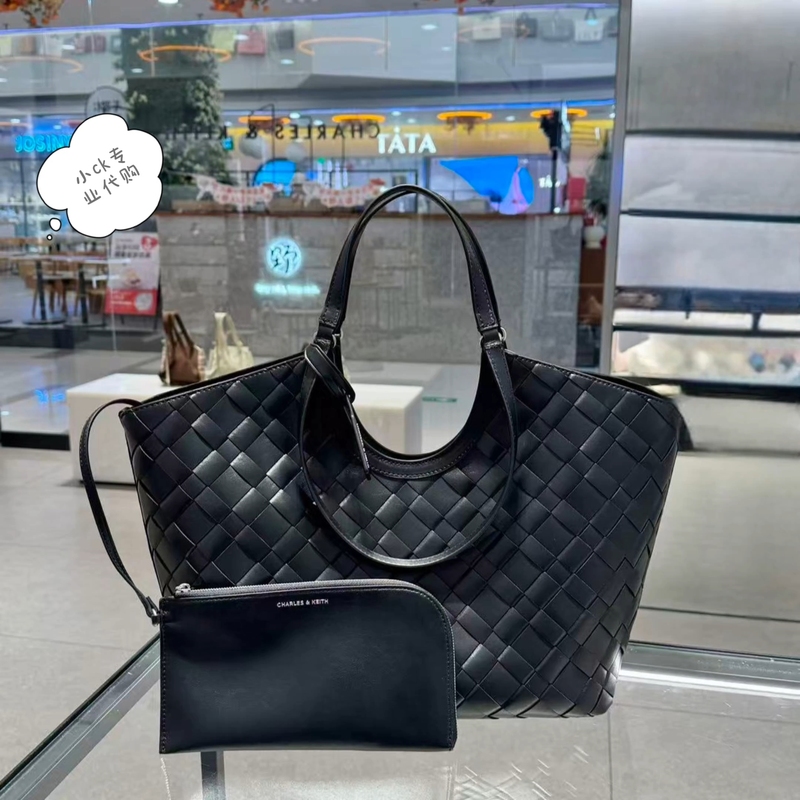 Charles&Keith Spring and Summer Outfit Ck2-30701583 Retro Large-Capacity Computer Bag Woven Bag Women's Bag