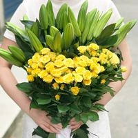 10 случайных лилий+5 желтых мультиголов