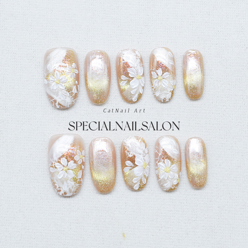 【Embossed Flower Vine】Handmade Wearable Nails with Sparkling Gold Cat's Eye Gradient and Hand-Painted Small Flowers 2026 New Nail Art