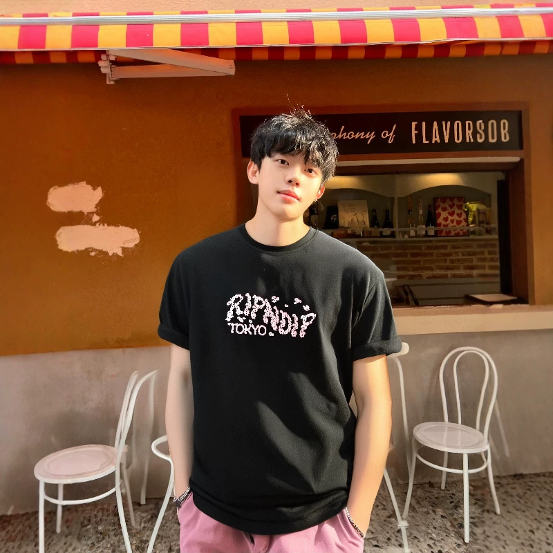 Американский модный бренд RIPNDIP маленький кот средней пальцем коротким рукавом футболка Cherry B Tee Sakura Cat Мужчинам и Женщинам та же модель