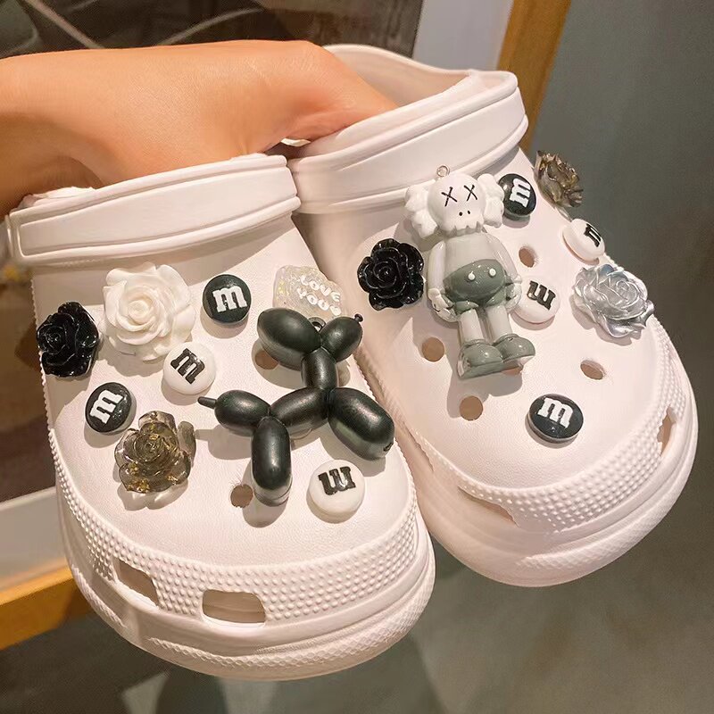 Summer holiday hole shoes accessories flower diy accessories Zhibixing cartoon cross shoes flower buckle cute doll decoration