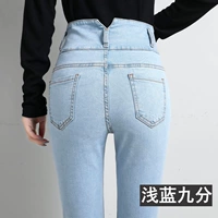 Светло -голубые девять очков