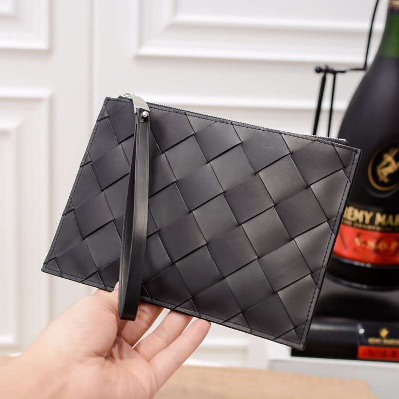 Fetal Cow Leather Woven Hand Bag Men 2022 Fashion New Black Grand Plaid Classic Hands with Envelope Bag