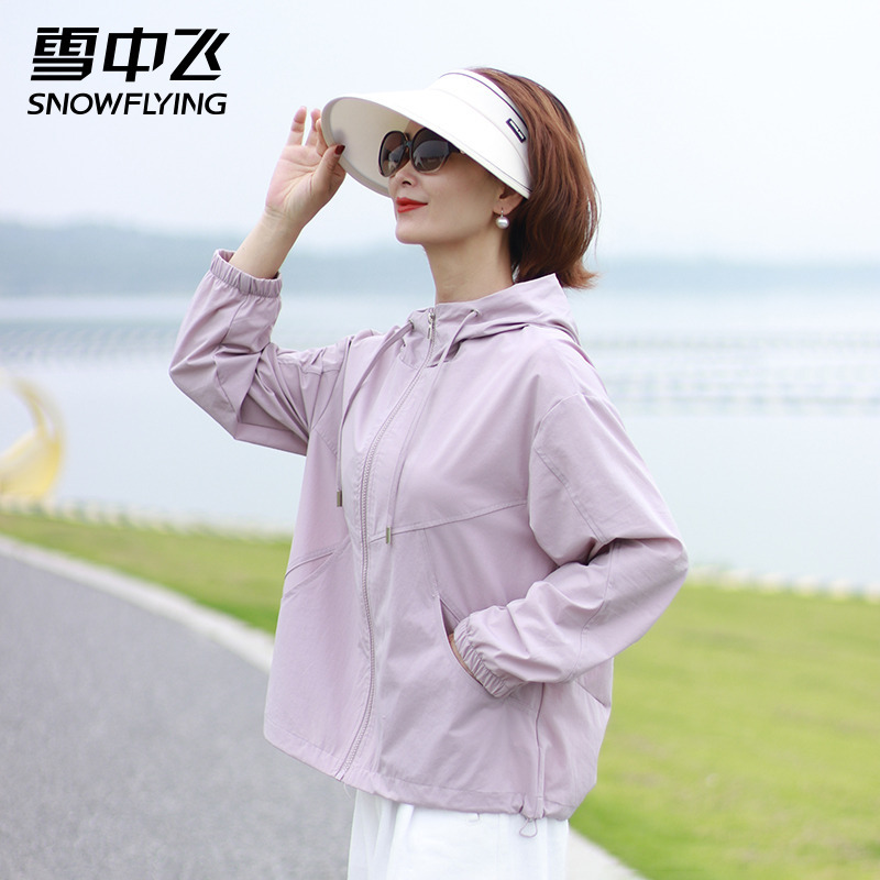 Xuezhongfei Mom's Summer Clothing 2026 New Thin Jacket for Middle-Aged and Elderly Women, Spring and Summer Casual Stylish Sun Protection Top