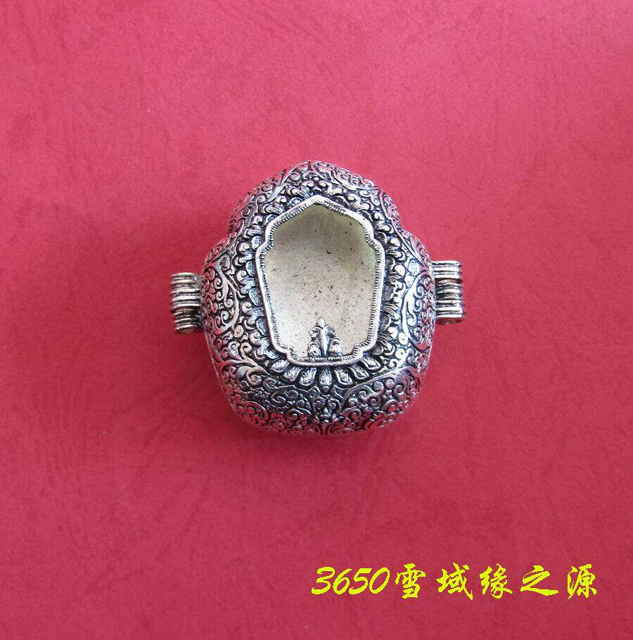 Tibetan Nepalese version of Tibetan gäu box Tibetan silver pure copper material thickened large number can open and pendant pendant