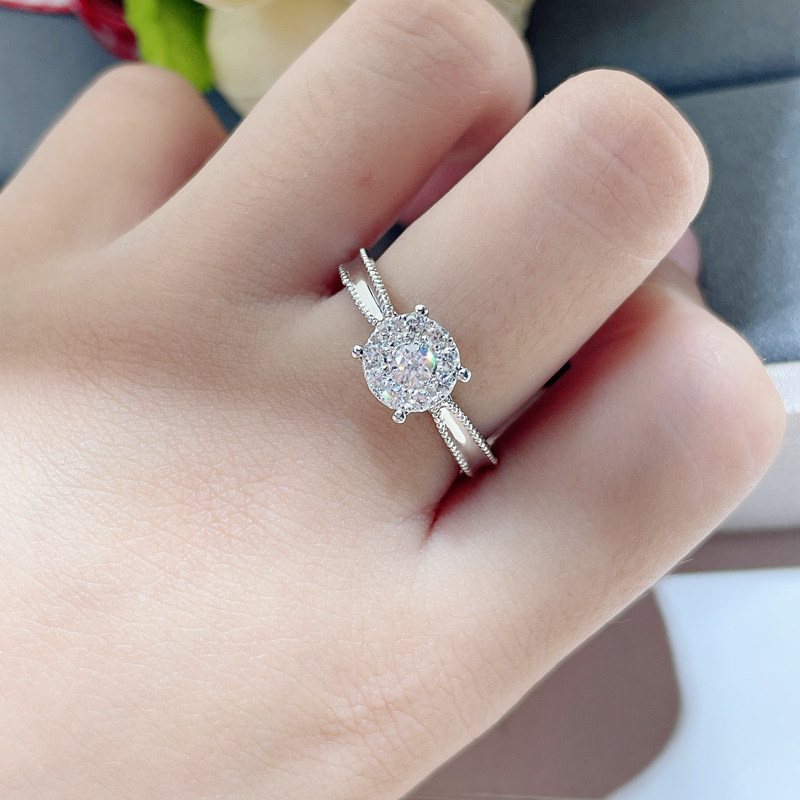 18K platinum pack with 1 carat diamond ring 30 points married diamond ring wedding ring girl brick ring counter