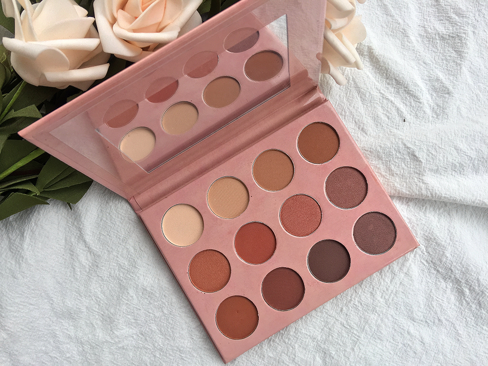 GUICAMI ngọn lửa mousse hoa hồng tấm 12 màu phấn mắt Ngọc trai rượu vang đỏ khô đậu dán dán bóng mắt nhẹ nhàng - Bóng mắt phấn mắt 3ce 4 màu
