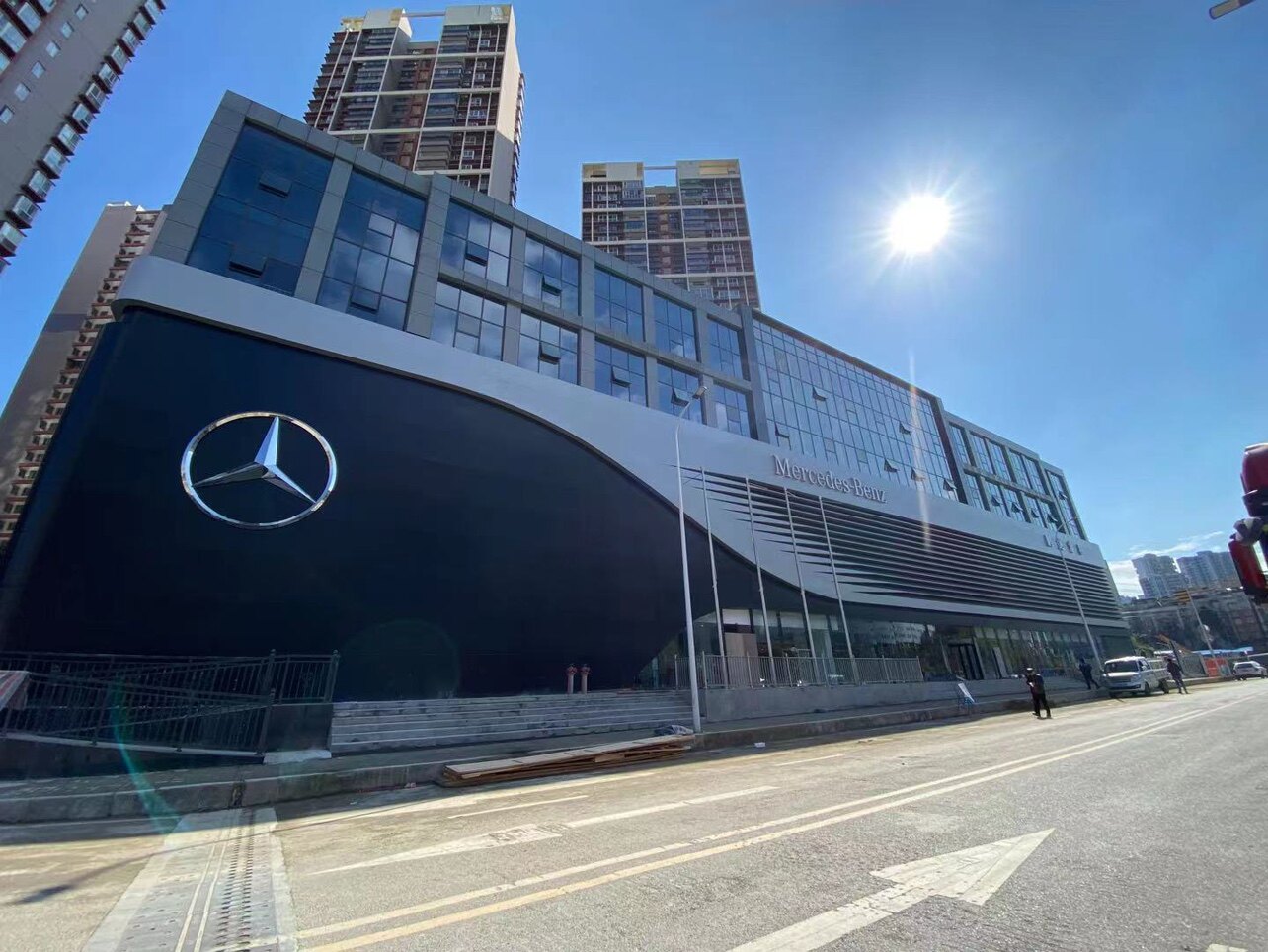 奔驰Mercedes Benz原厂店的LOGO
