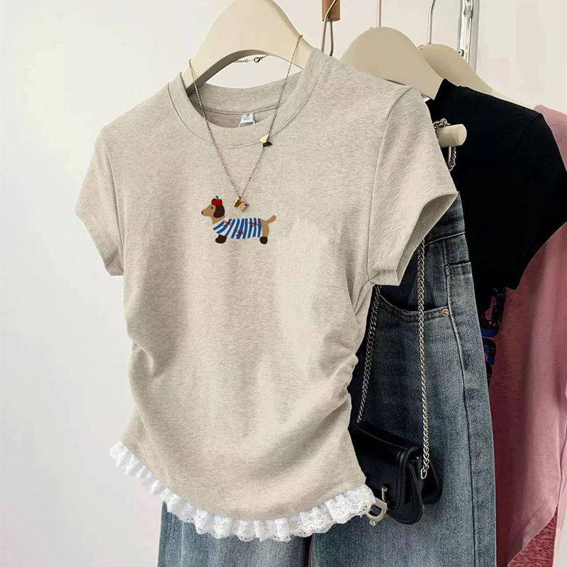 Designed with a Puppy Print, Miu-Style Lace Hem Short-Sleeve T-Shirt for Women, Summer Ruched Waist, Regular Shoulder, Slimming Top