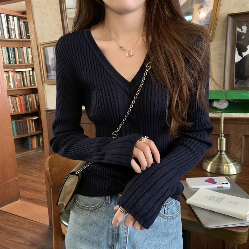 Beautiful Navy Blue V-Neck Long-Sleeved Knitted Base Layer Ribbed Slim-Fit Niche Sweater for Women 2026 New Top Beautiful Navy Blue V-Neck Long-Sleeved Knitted Base Layer Ribbed Slim-Fit Niche Sweater for Women 2026 New Top