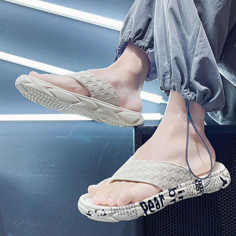 Slippers men wear fashionable personality beach flip-flops outdoor non-slip dual-purpose men's clamp foot sandals in summer