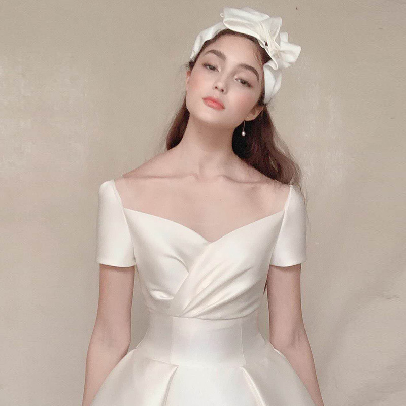 Saton light main wedding dress 2023 new bride French simple temperament tail, small, gauze high -level texture Saton light main wedding dress 2023 new bride French simple temperament tail, small, gauze high -level texture