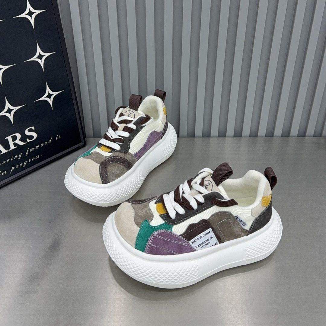 Зима 2026, новая корейская версия подходящей по цвету обуви на толстой подошве, повседневная женская обувь, универсальная обувь на небольшом каблуке.