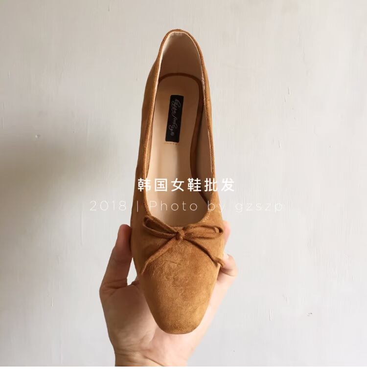 Phiên bản Hàn Quốc của miệng nông retro mũi nhọn đơn giản và nhẹ nhàng với thiết kế đế dày giày puma nữ chính hãng