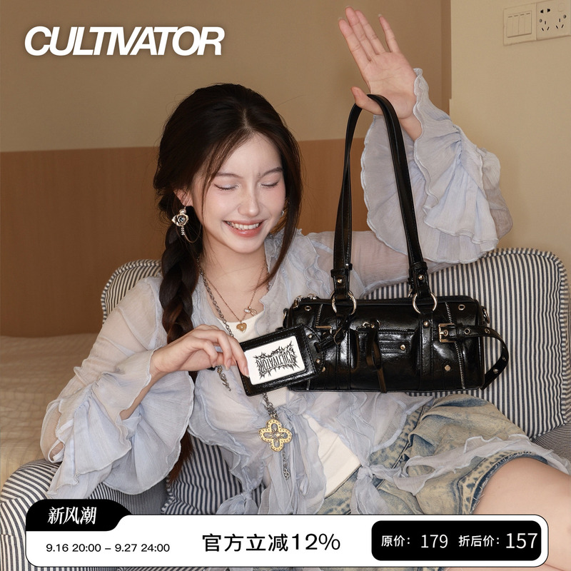 Cultivator Trendy Motorcycle Bag, Light Luxury, High-End Oil Wax Baguette Bag for Women, Shoulder, Hand-Held, Crossbody, 2026 Autumn