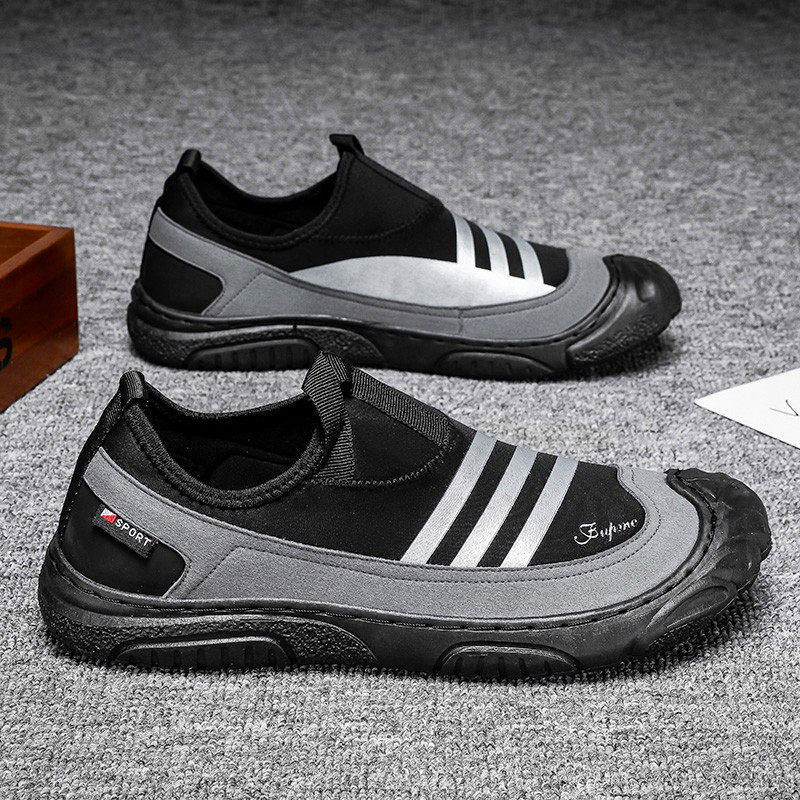 Men's shoes 100 hitch 2022 new net face breathable deodorant anti-slip black soft bottom one foot pedal motion wave shoe summer