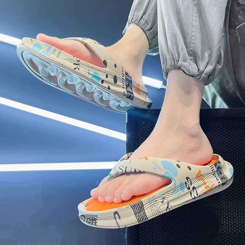 Flip-Flops with a Stepping-On-Clouds Feel for Men, Summer Outdoor Wear, Beach Thong Sandals, Trendy and Stylish Beach Sports Slippers, Non-Slip