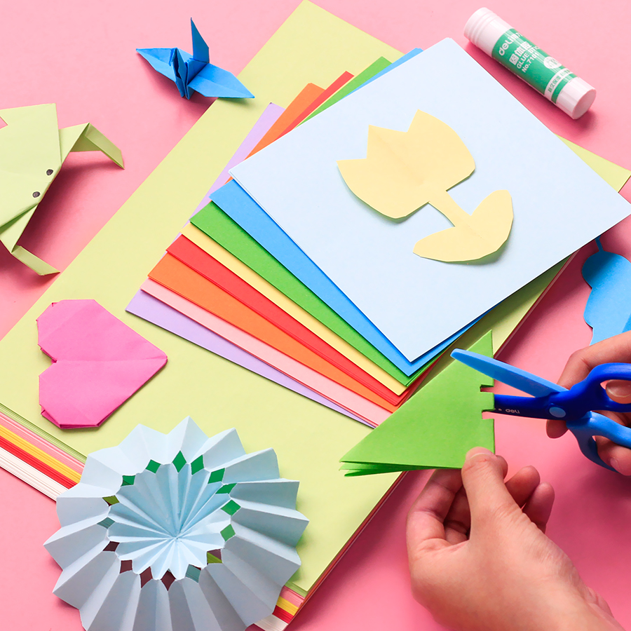 Поделки из цветной бумаги и картона. Что сделать с цветной бумаги. Цветная бумага оригами для детей. Потделка из цветной бумаги. Поделки из цветной бумаги.
