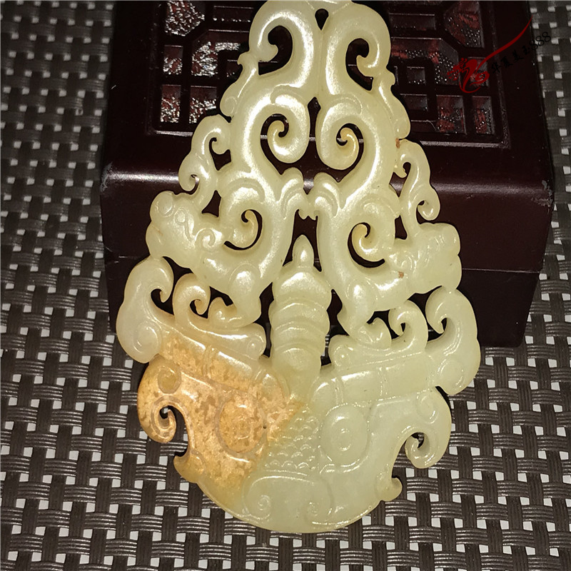Ming and Qing Old Yugaoku jade to make an ancient play jade collection jade antique jade-antique jade-antique jade pendant swinging piece car pendant piece butterfly
