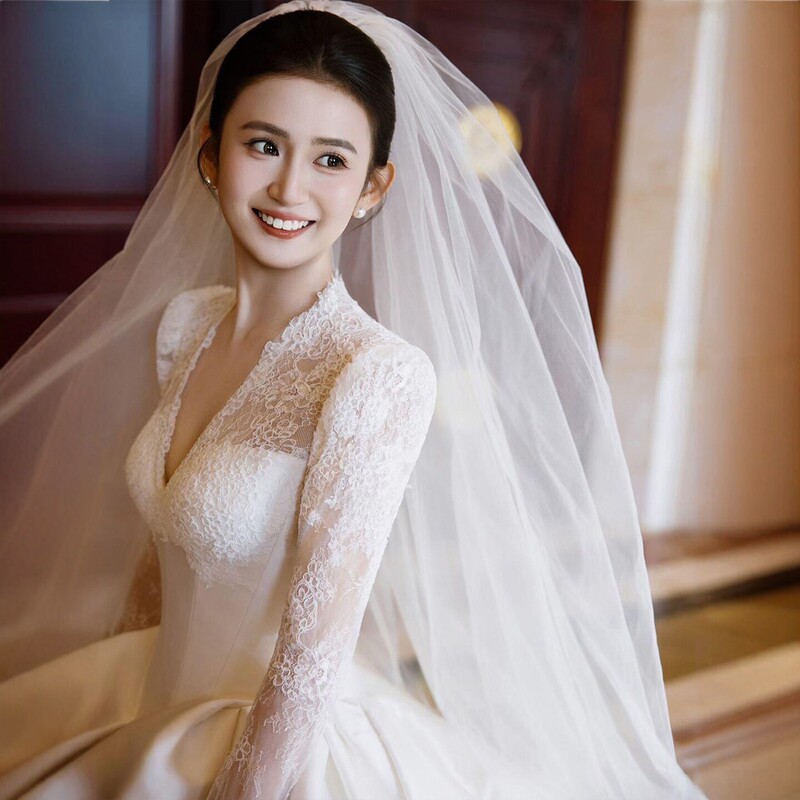 High-End Long-Sleeved Light Wedding Dress 2026 New Style for Petite Brides, V-Neck, High-End Satin with a Train