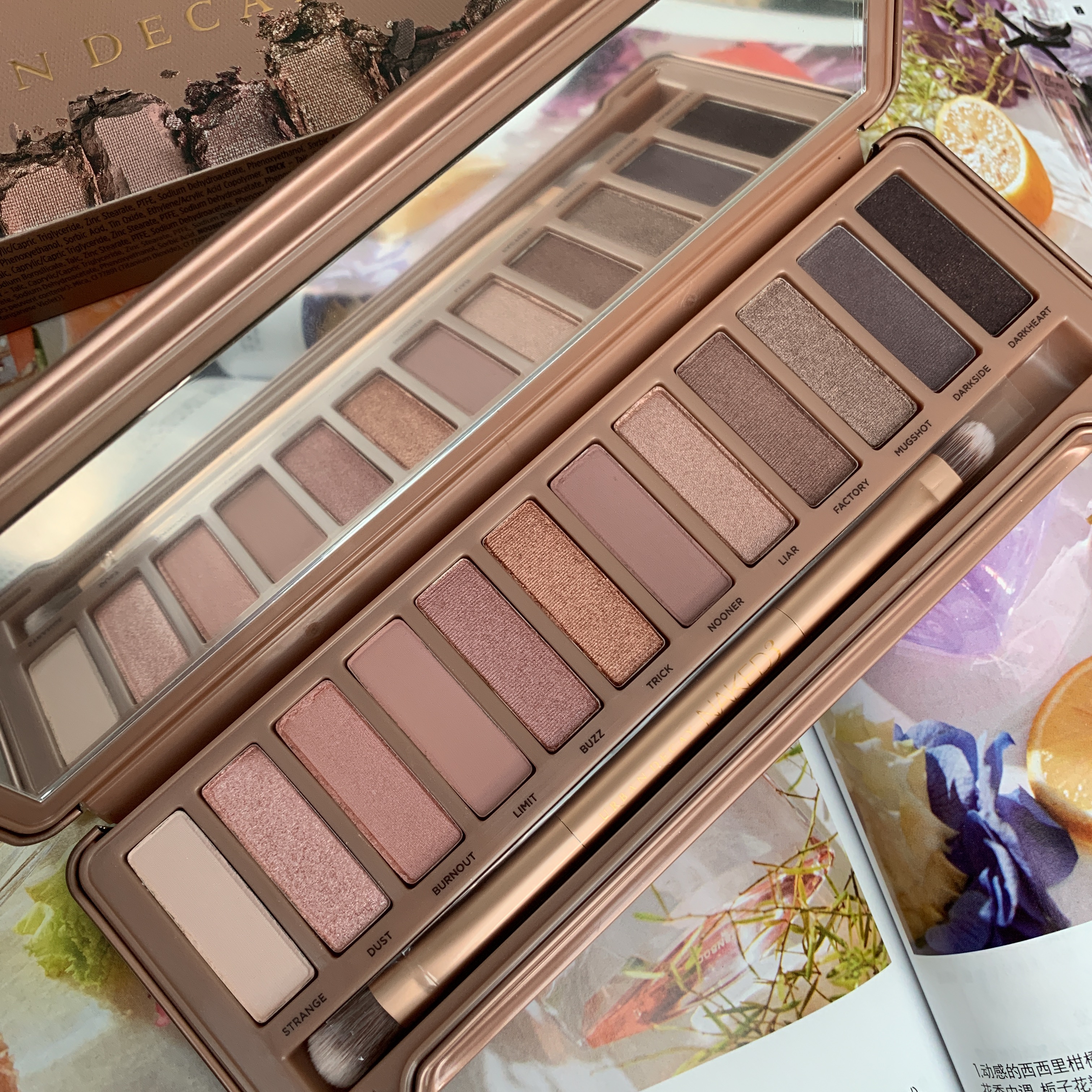 Spot URBAN DECAY / UD Bảng màu phấn mắt thành phố bị từ chối NAKED3 / HEAT Pumpkin Cherry Cherry phấn mắt dior