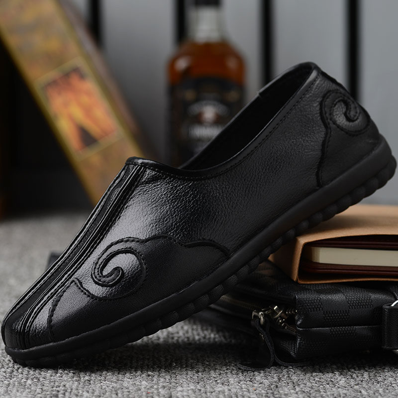 China wind old Beijing cloud head shoes autumn and winter anti-slip lazy shoes daddy retro leather old kung fu shoes