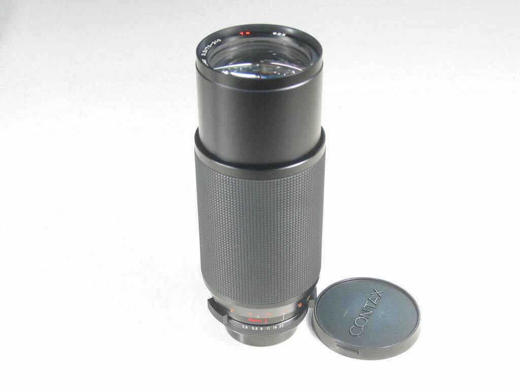 The Contacx Conte when the Vario-Sonnar 70-210 giggio zoom the entire microdistance.