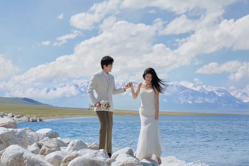 Beautiful Wedding Photos from Xinjiang, Travel Photography in Western Sichuan, Sayram Lake, Guozigou, Qashilanaati Couple