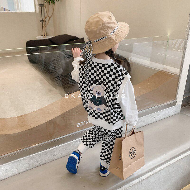 OKAIDI French children's new spring clothes Western style sweater suit girls spring and autumn checkerboard vest three-piece tide