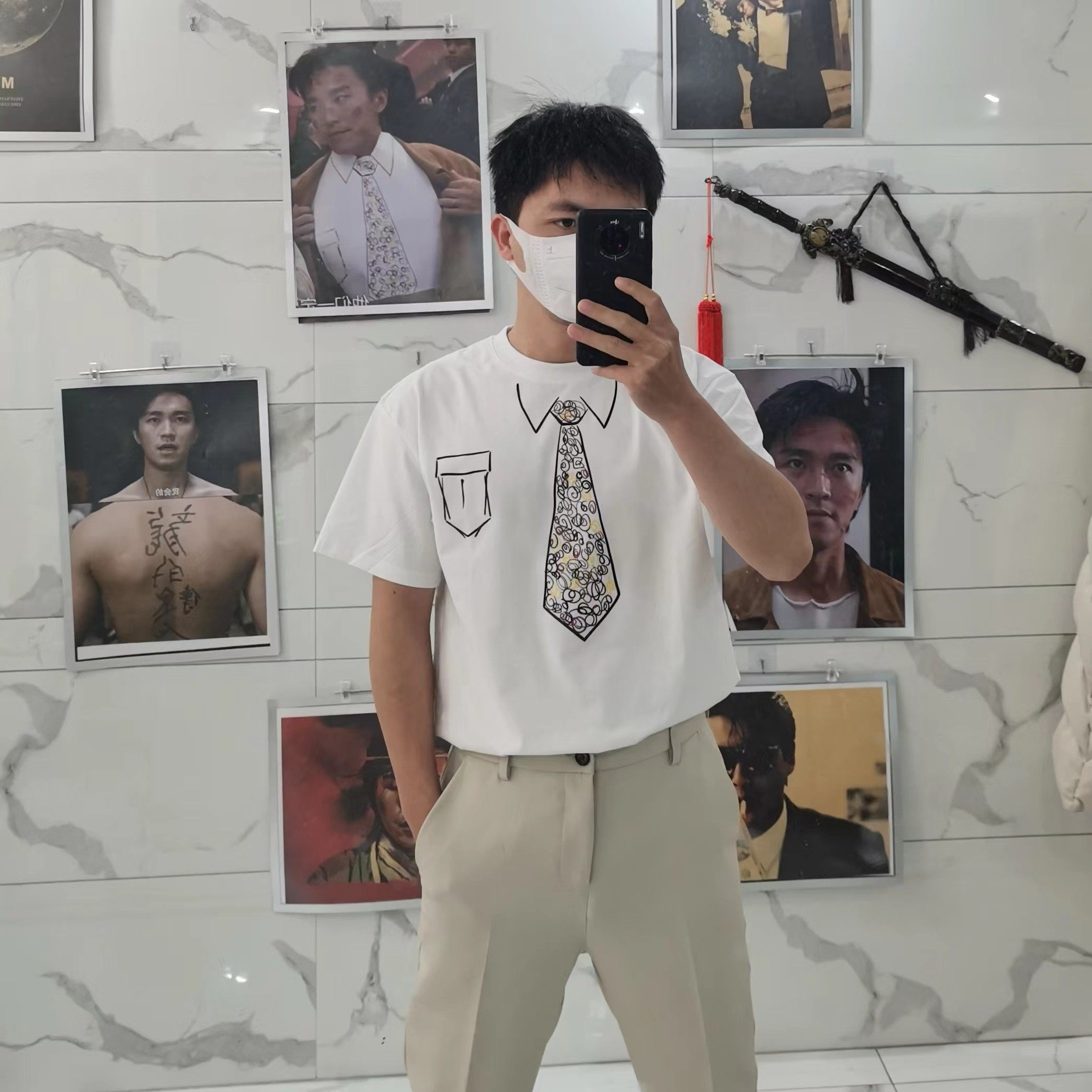 グラフィティプリント100%コットンTシャツ、230gヘビーウェイト、スティーブン・チョウ半袖Tシャツ（ネクタイ付き）、『ドラゴンの末裔』