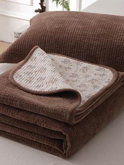 Touch Miss Autumn and Winter Fleece Bed Cover Three-Piece Set, One Side Fleece and One Side Pure Cotton Quilted Tatami Non-Slip Bed Sheet