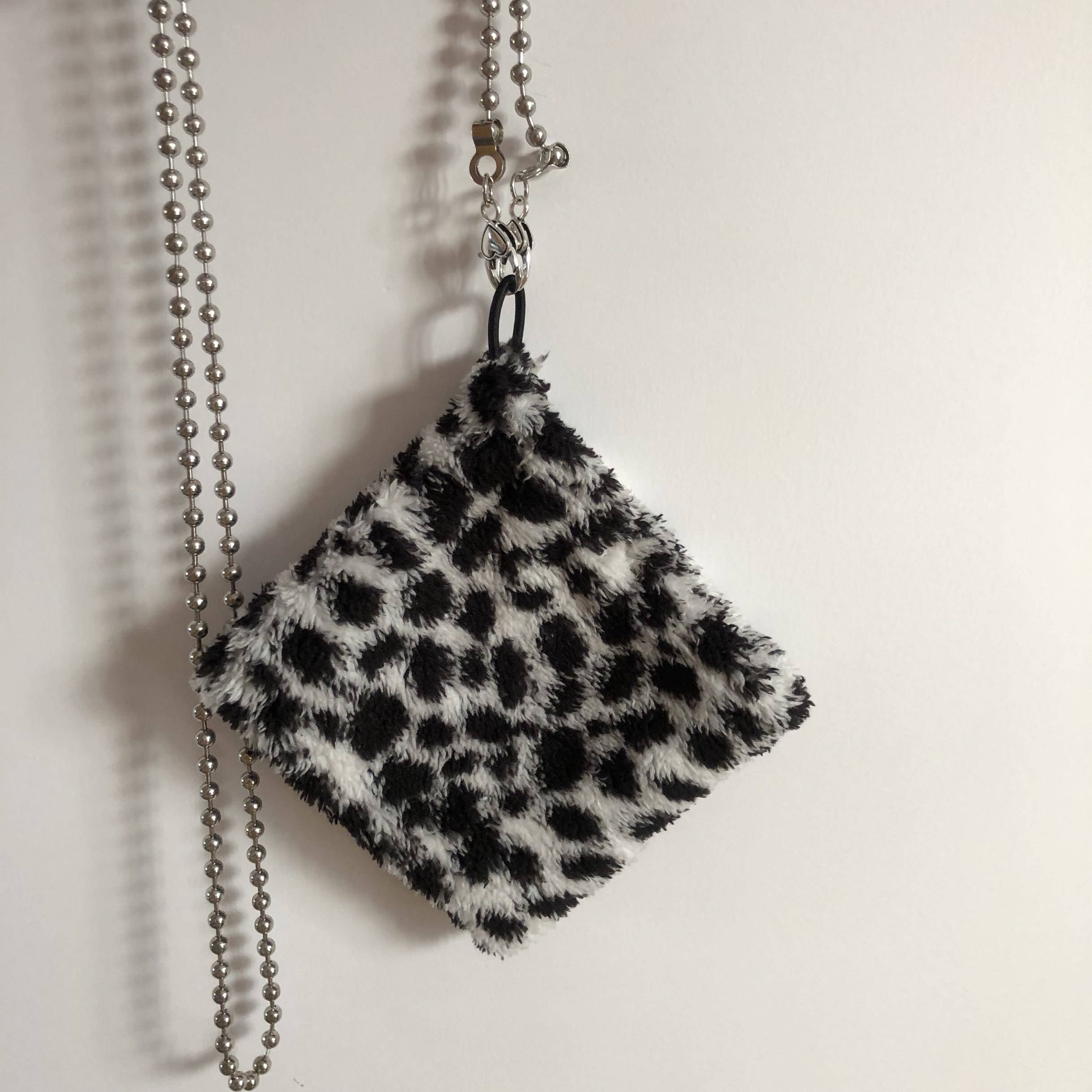 Steel Chain Earth Cool Trampoline: Plush Spotted Spot Dog Skew Satchel Accessories Bag Headphone Bag Skew Satchel