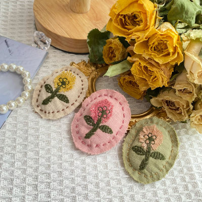 Forest girl style hand-embroidered flower fabric brooch, versatile flowers, sweet and cute Japanese-style cotton and linen accessory brooch
