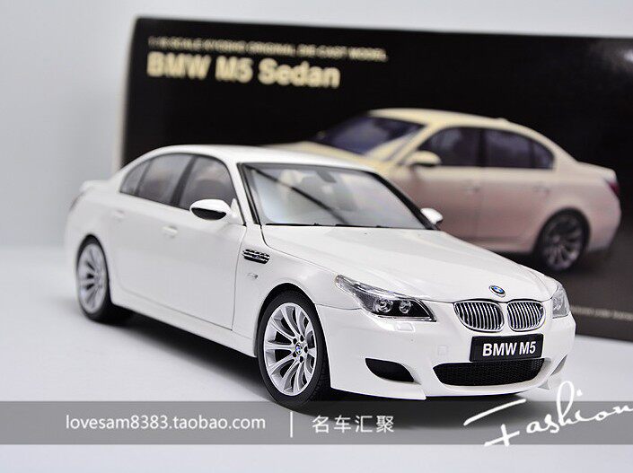 KY Jingshang 1:18 BMW M5 BMW M5 white car model collection