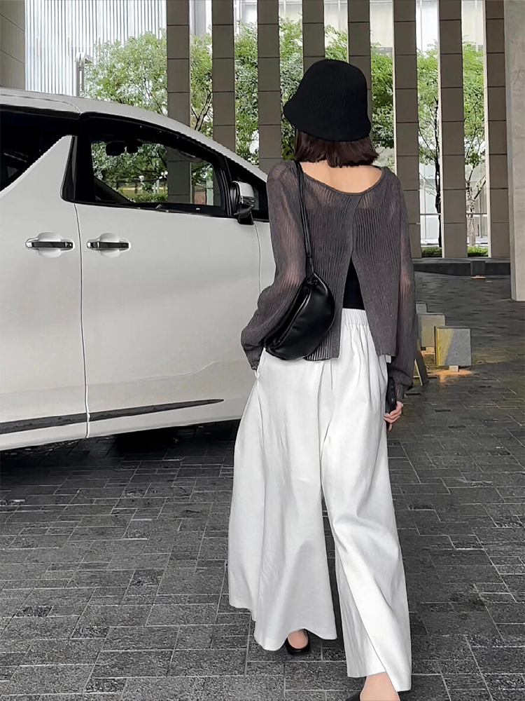 <!--灰色冰丝薄纱后背镂空开叉防晒罩衫女夏季外搭短款针织空调衫上衣-->
